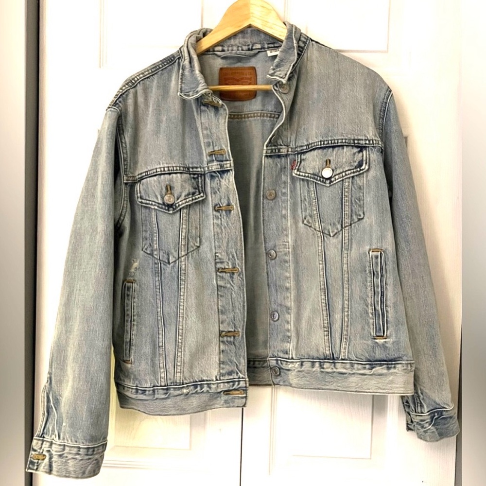 Vintage Levi's Light Wash Denim Trucker Jacket